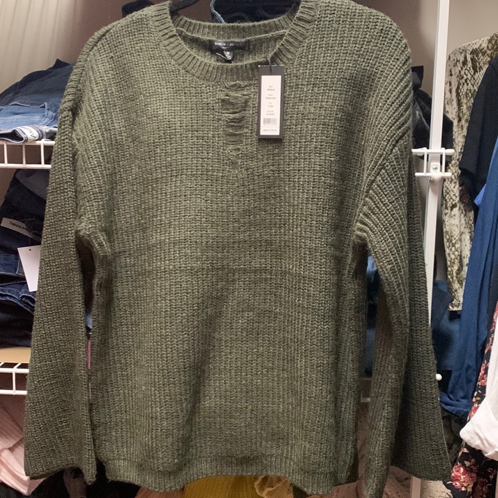Olive knit sweater from Romeo and Juliet. Bell sleeve, size m so cute.